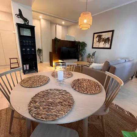 Autopaikallinen Moderni Kaksio Apartamento